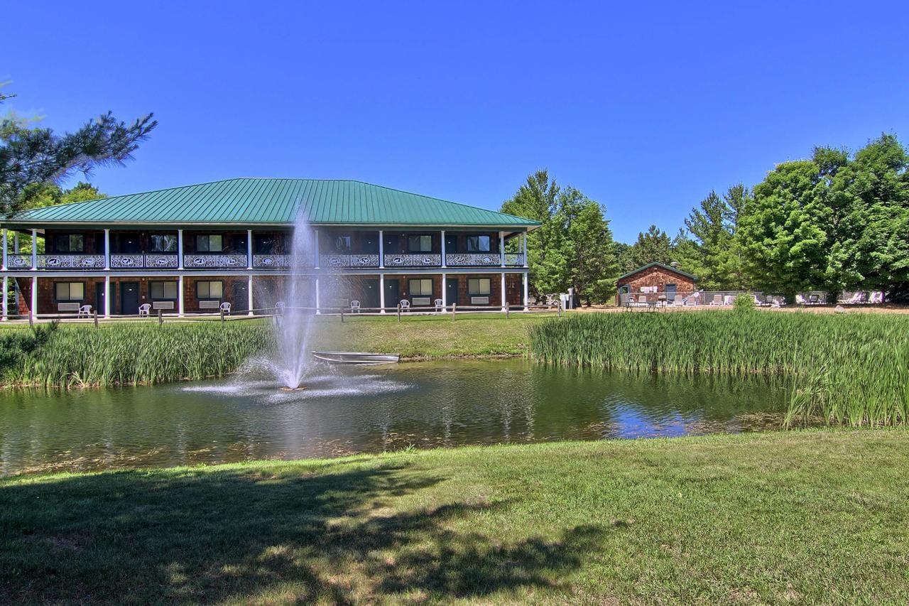 The Legend Cottage Inn Bellaire Exterior photo